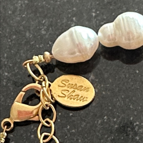 SUSAN SHOW GOLD SINGLE TONE VENETIAN GLASS BEE ADJUSTABLE PEARL NECKLACE - Picture 6 of 6